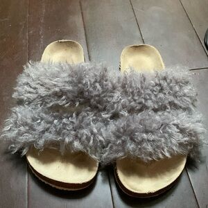 Targets Universal Thread Taupe Gray Bedroom Slippers size 6.5
